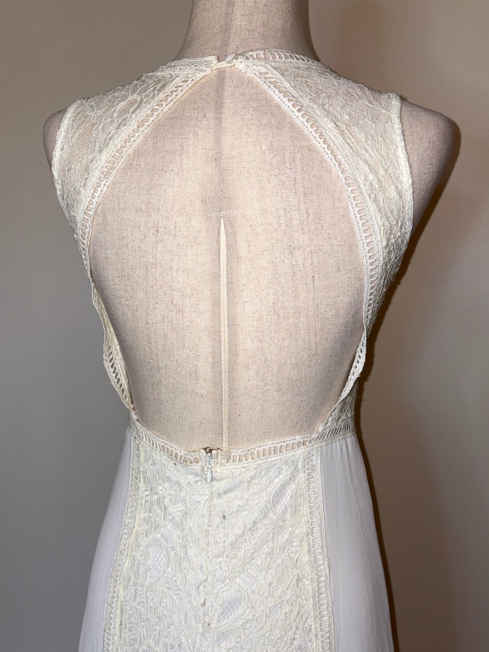 Lulus Bohemian White Lace Maxi Dress with Open Back Size Small - Picture 8 of 9